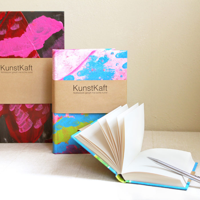 Detail of three different sizes KunstKaft note books